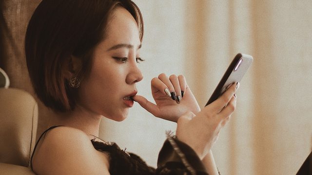 Cara Berhenti Cemas Saat Pacar Lama Balas Chat Atau Tidak Online